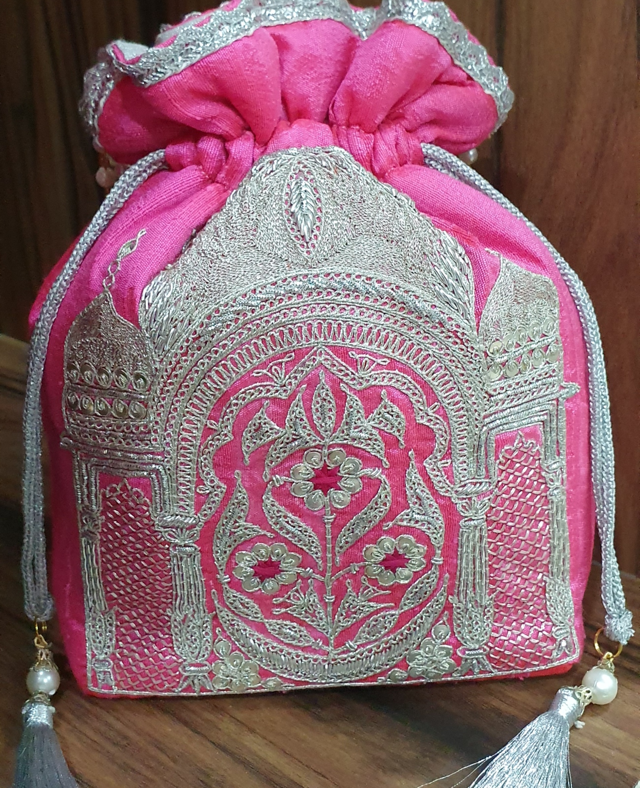 pink potli bolsas