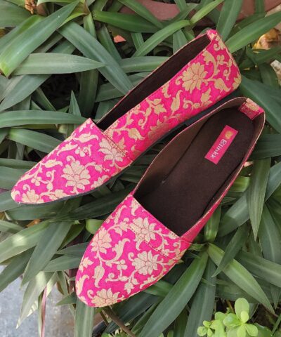 Pink Brocade Juttis